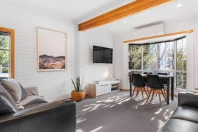 Cosy renovated 2 bed villa in superb location